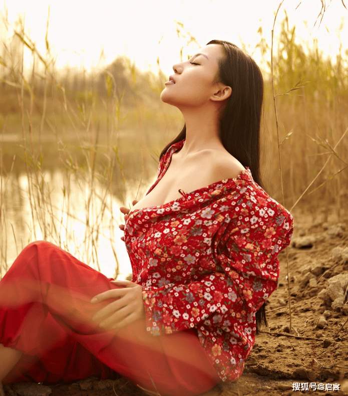 网红苏梓玲,身材太顶了!五官精致加身材比例协调,迅速蹿红网络