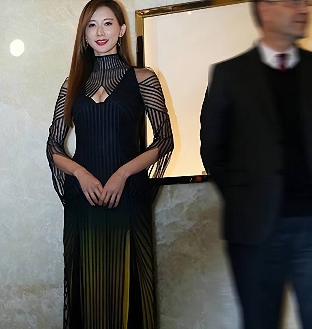 林志玲近照曝光,胸部下垂严重,网友:这才是真实的她!