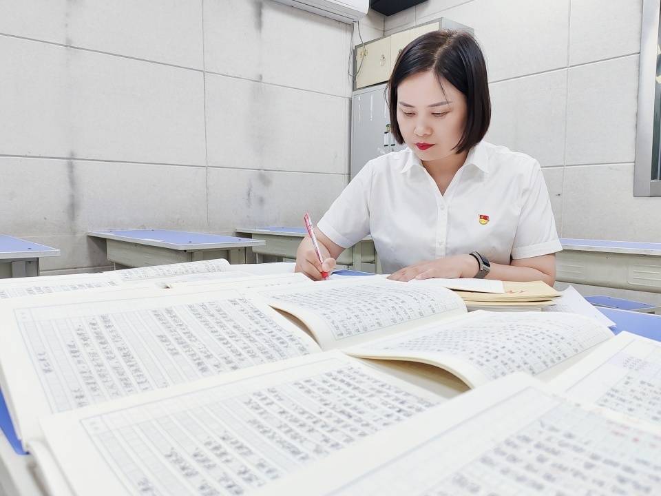 教师节特辑:三十载教师生涯,她用笔墨和镜头传递坚守与大爱