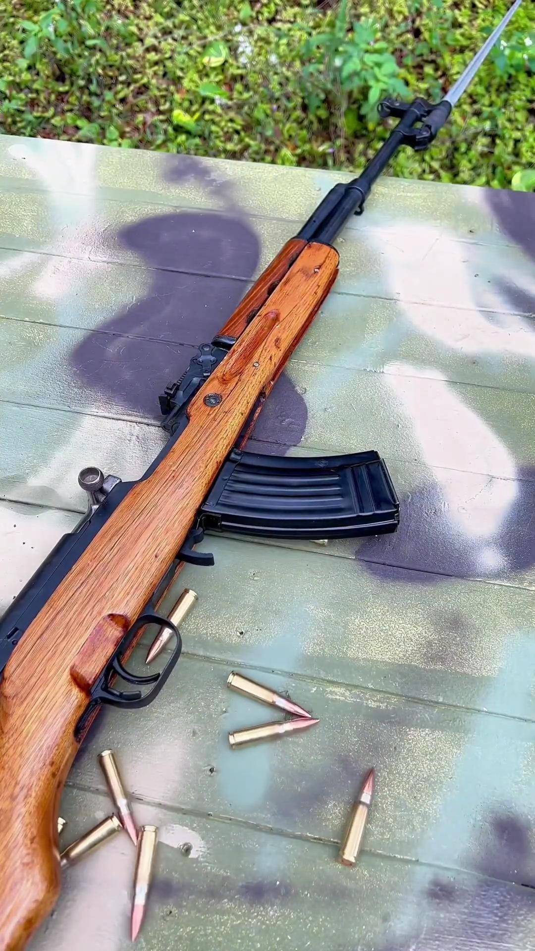 56式半自动配备可拆卸弹匣增强持续作战能力兼顾经典与实用