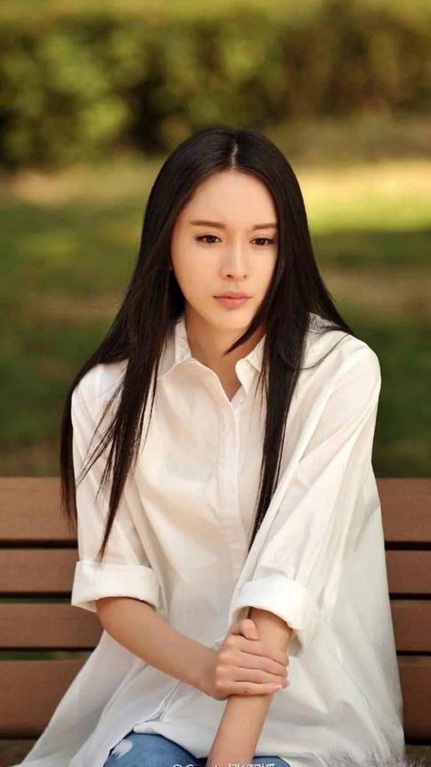 "张熙媛:演艺界的一颗璀璨之星,才华与美貌的完美结合"