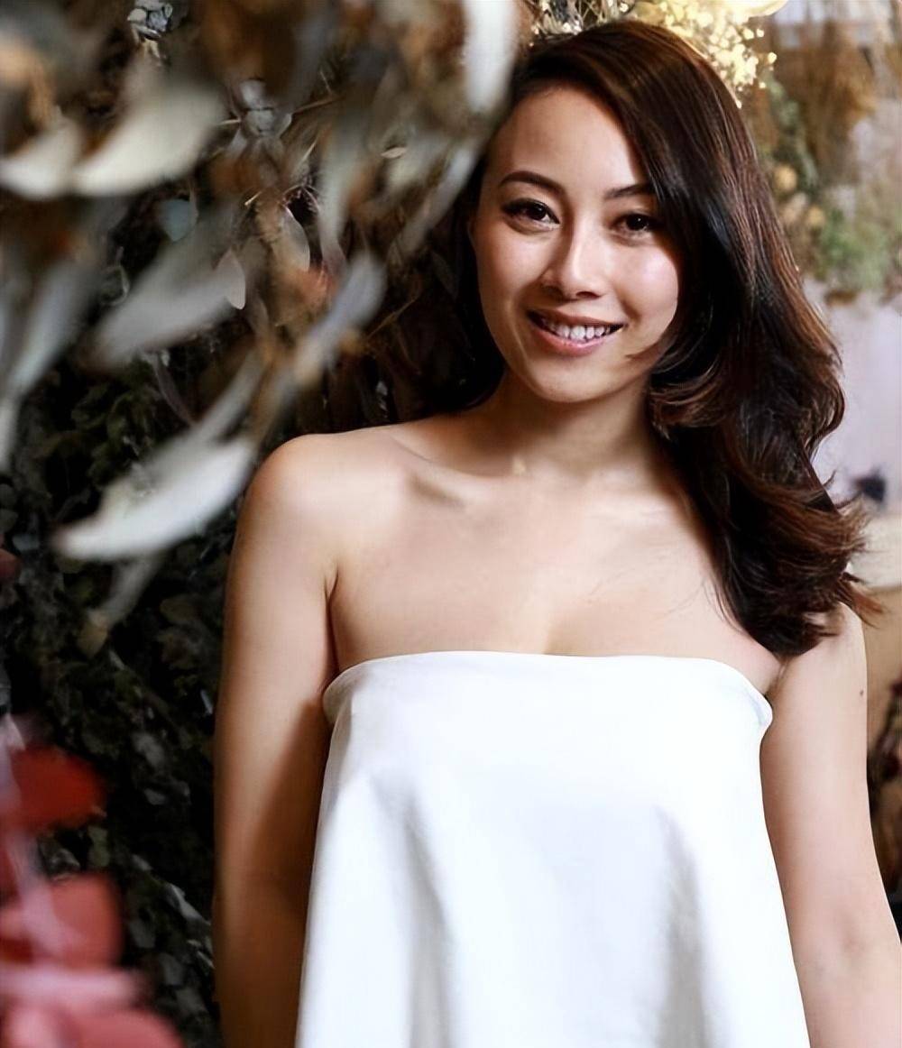 原创34d魔鬼身材袁嘉敏才华横溢却甘为一脱成名吸睛无数