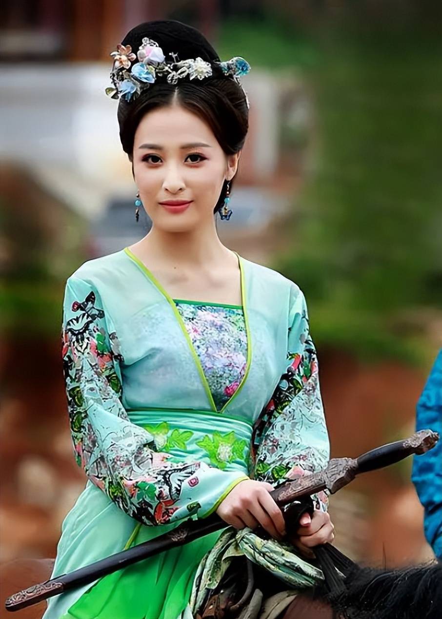 同年她还出演了屏里狐最佳女配:阿尔法之境等作品逐渐在演艺圈中崭露