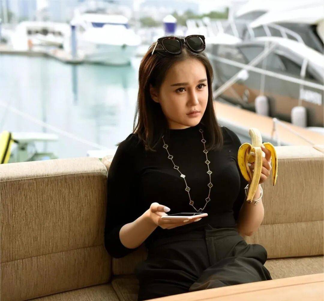 这次,再多豪车豪宅,也救不了自己的女儿