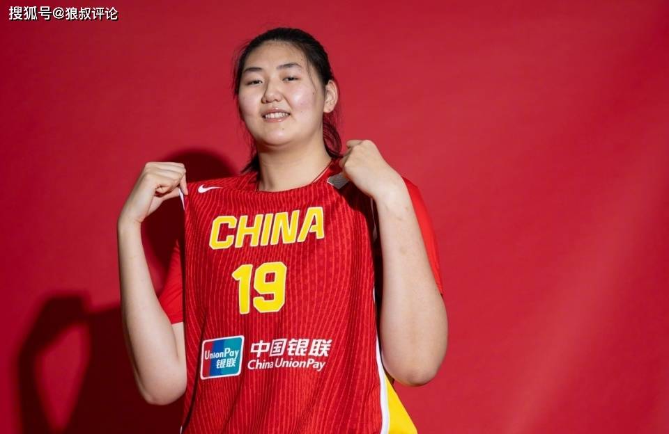 媒体人：山东女篮以不菲的代价签下张子宇，冲冠的口号可以喊出来了