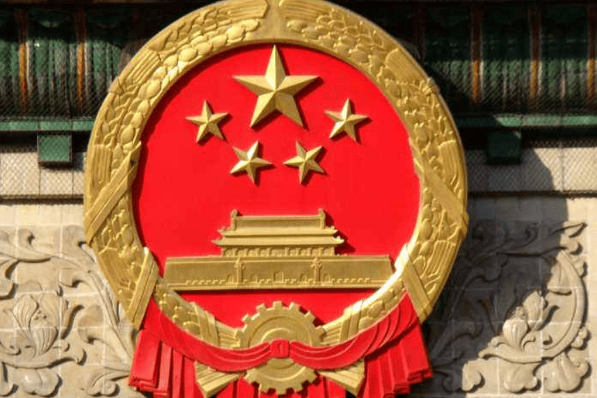 1950年,林徽因和梁思成的罕见合影,两人抱病讨论国徽设计方案!