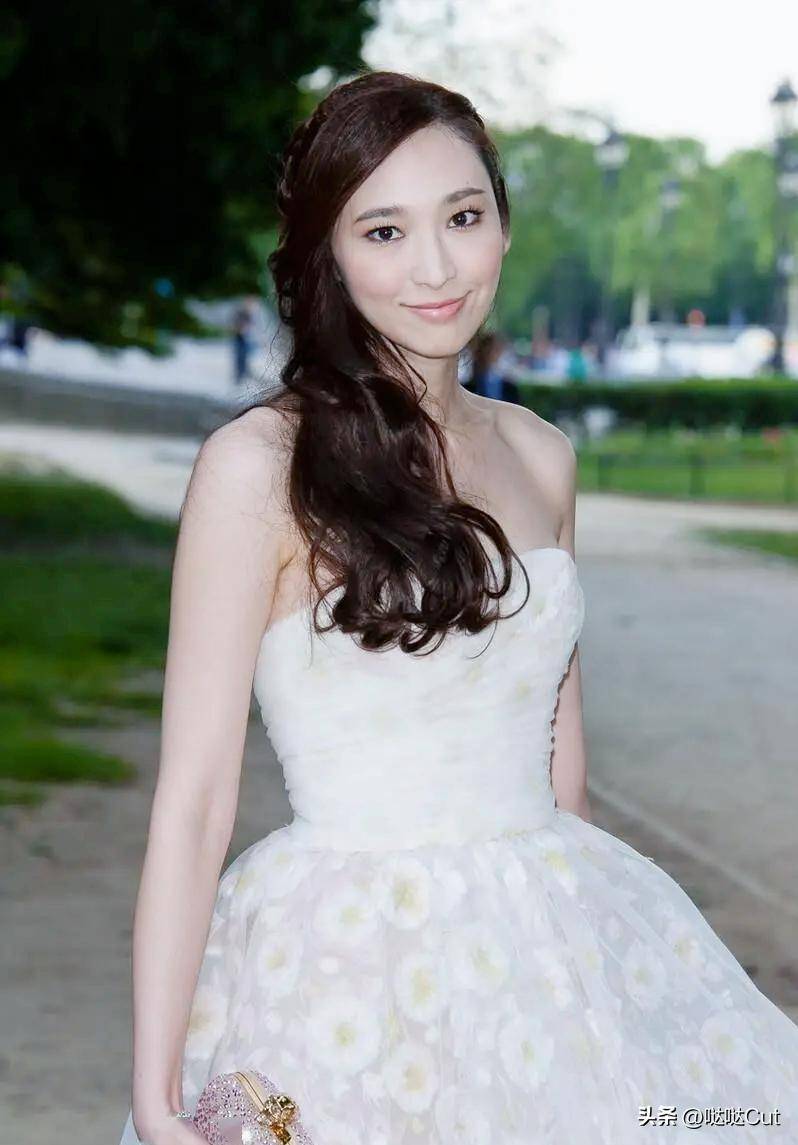 天啊!46岁吴佩慈怎么老了那么多,巅峰颜值旧照被翻出