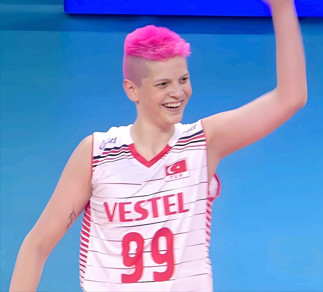 "假小子"卡拉库尔特:帮土耳其女排创造历史,球迷担心她的婚恋