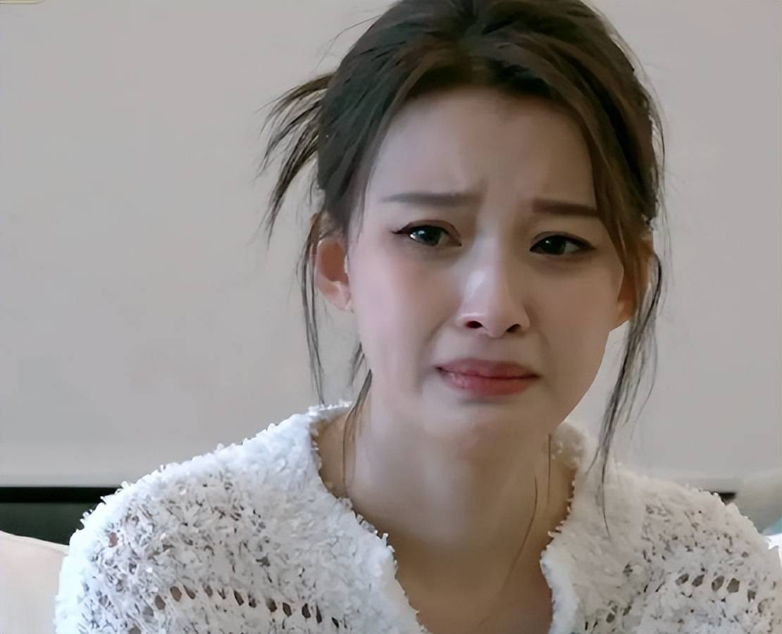 董子健也没想到,从小当宝的8岁女儿,竟给前妻孙怡做了"嫁衣"