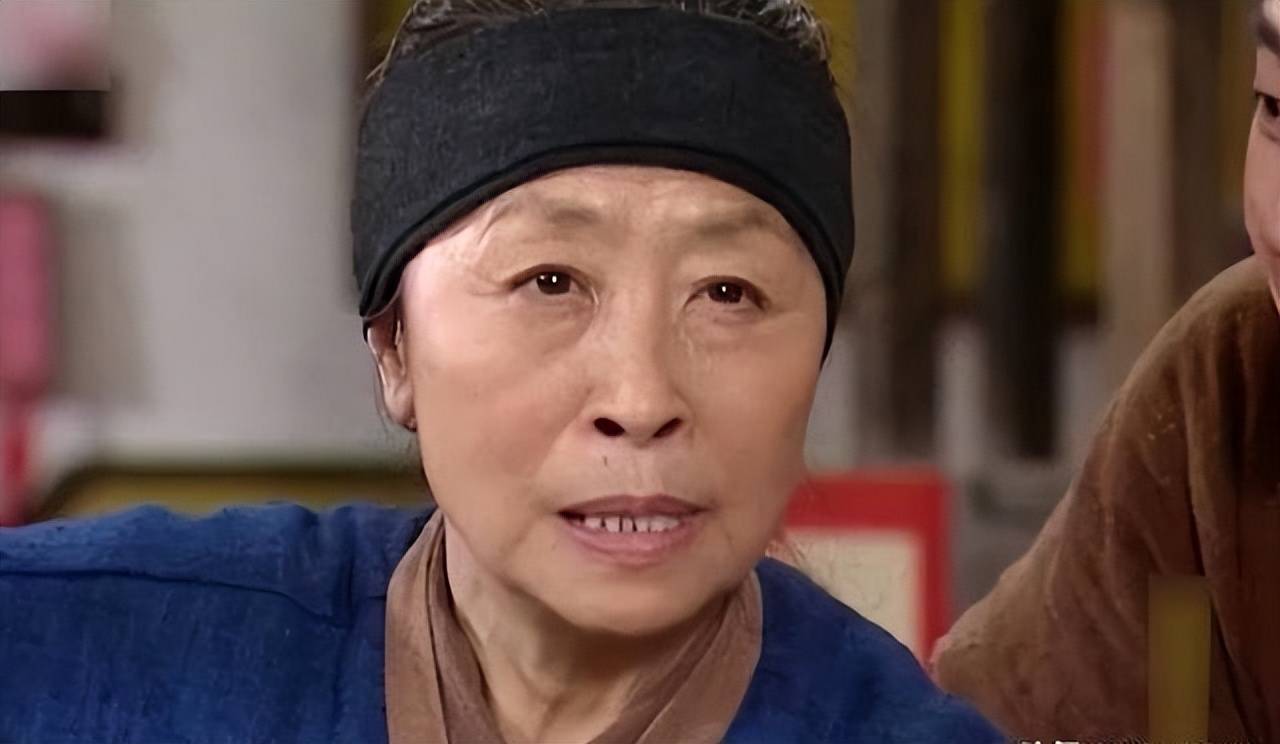 "丑娘"张少华,人丑心更丑,年轻时做恶事,晚年眼中常布满泪水