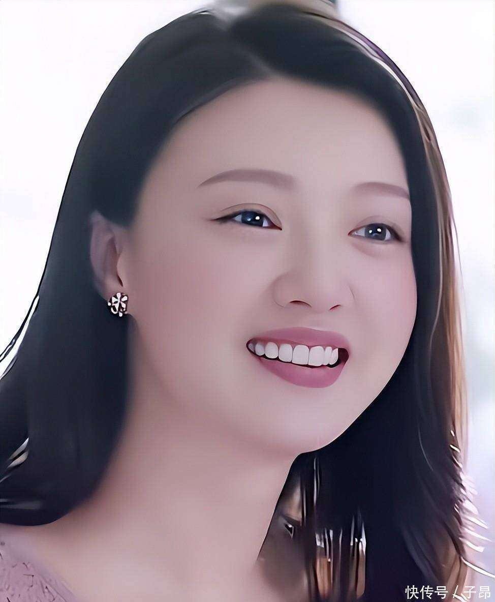 赵宝刚捧着,孙红雷宠着,演15次女主不红,48岁脸嫩的能掐出水