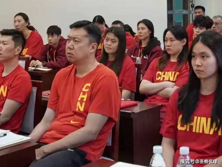官宣！中国女篮公布16人名单，张子宇、杨舒予领衔，明晚19点比赛