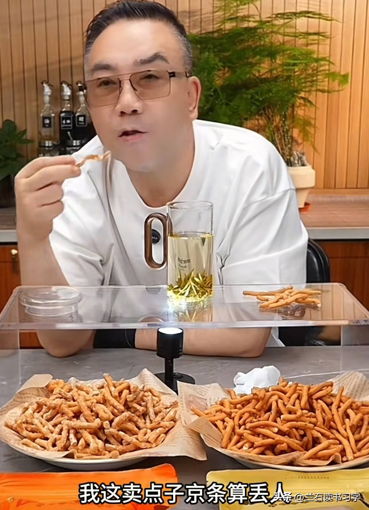 杨议直播发牢骚他卖点瞎编的书不算丢人我卖点京条就算丢人