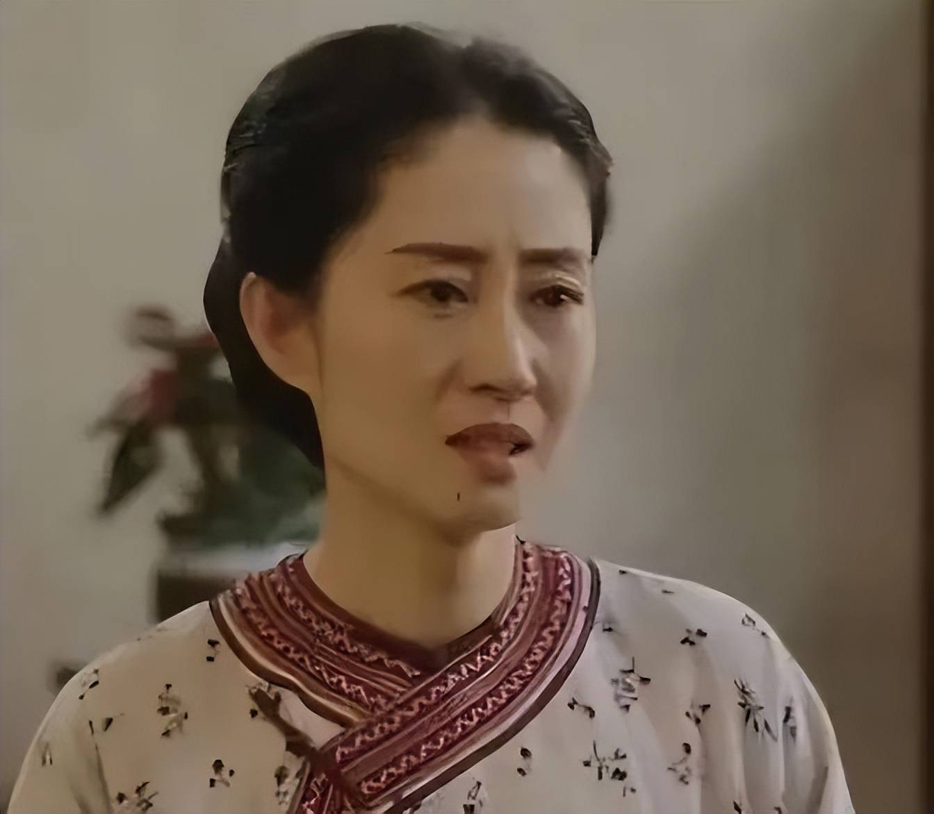 随后,刘敏涛又在电视剧《富贵》中扮演家珍,从未婚少女到历经坎坷的
