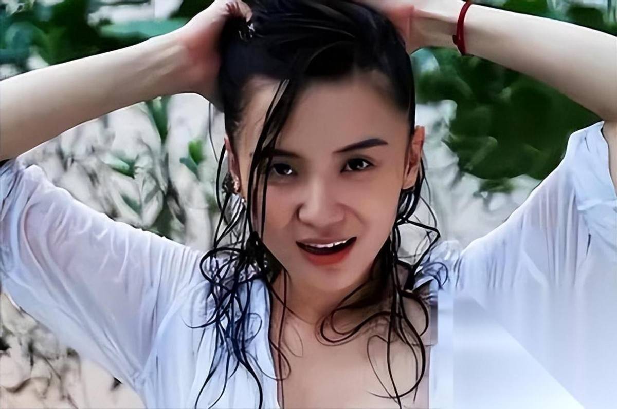 宋佳:从大胆出位到艺术奉献,成就风韵独存的演艺传奇