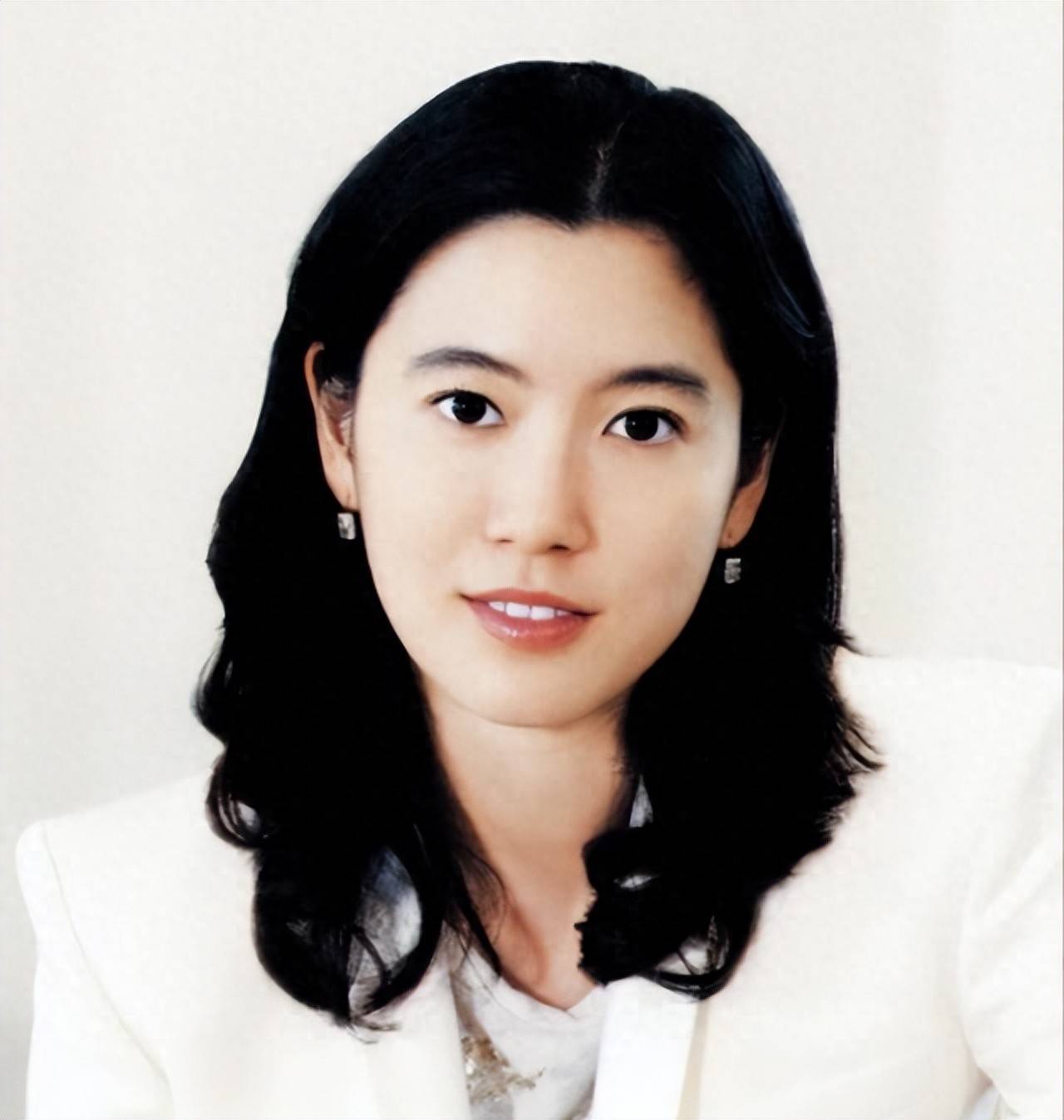 林世玲父亲是韩国大象集团的老板林昌旭那公司主要做食品和包装生意