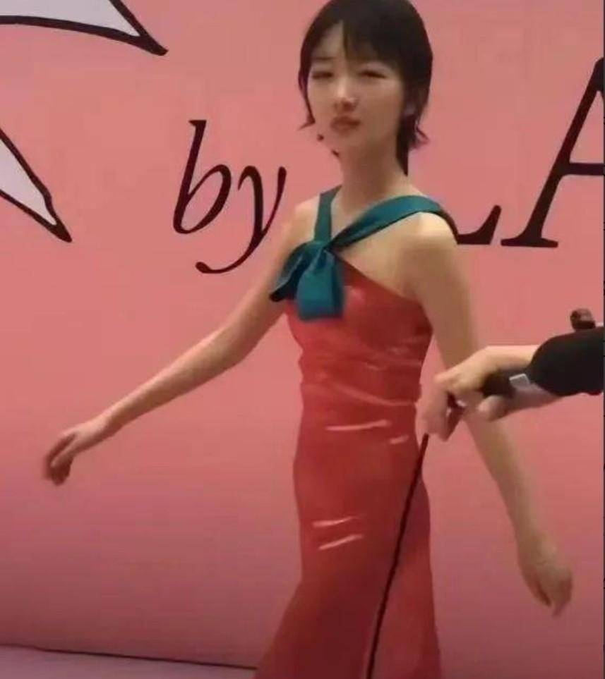 没想到,32岁周冬雨竟以这种方式,美出了新高度,网友太像柳岩