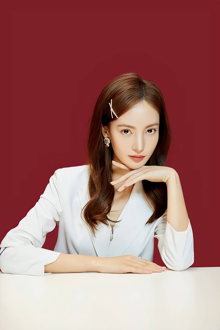 "金晨"未整容之前,婴儿肥挺漂亮,现在脸上后遗症明显,嘴歪了