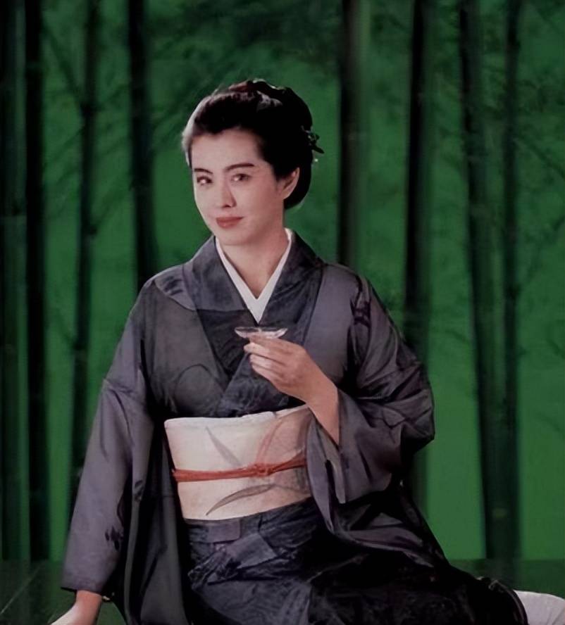 同样穿和服:把王祖贤章子怡滨边美波放在一起对比,差别便出来了