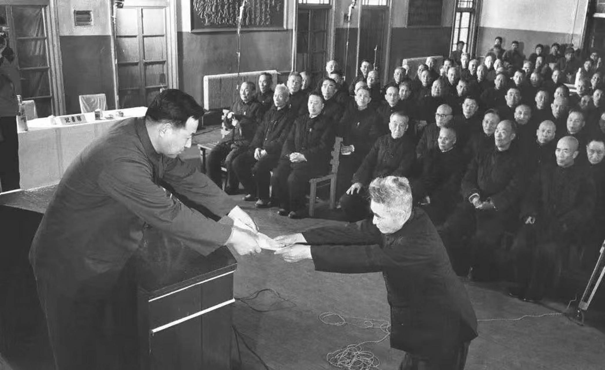 时间回溯到1950年1月25日的夜晚