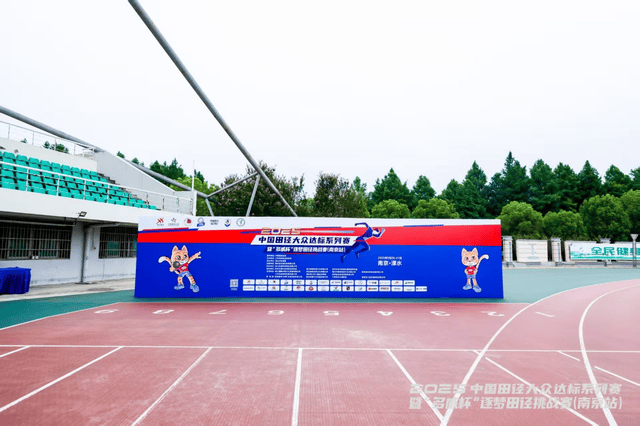 2025国家级赛事：戎选汇偏硅酸矿泉水展军创底色