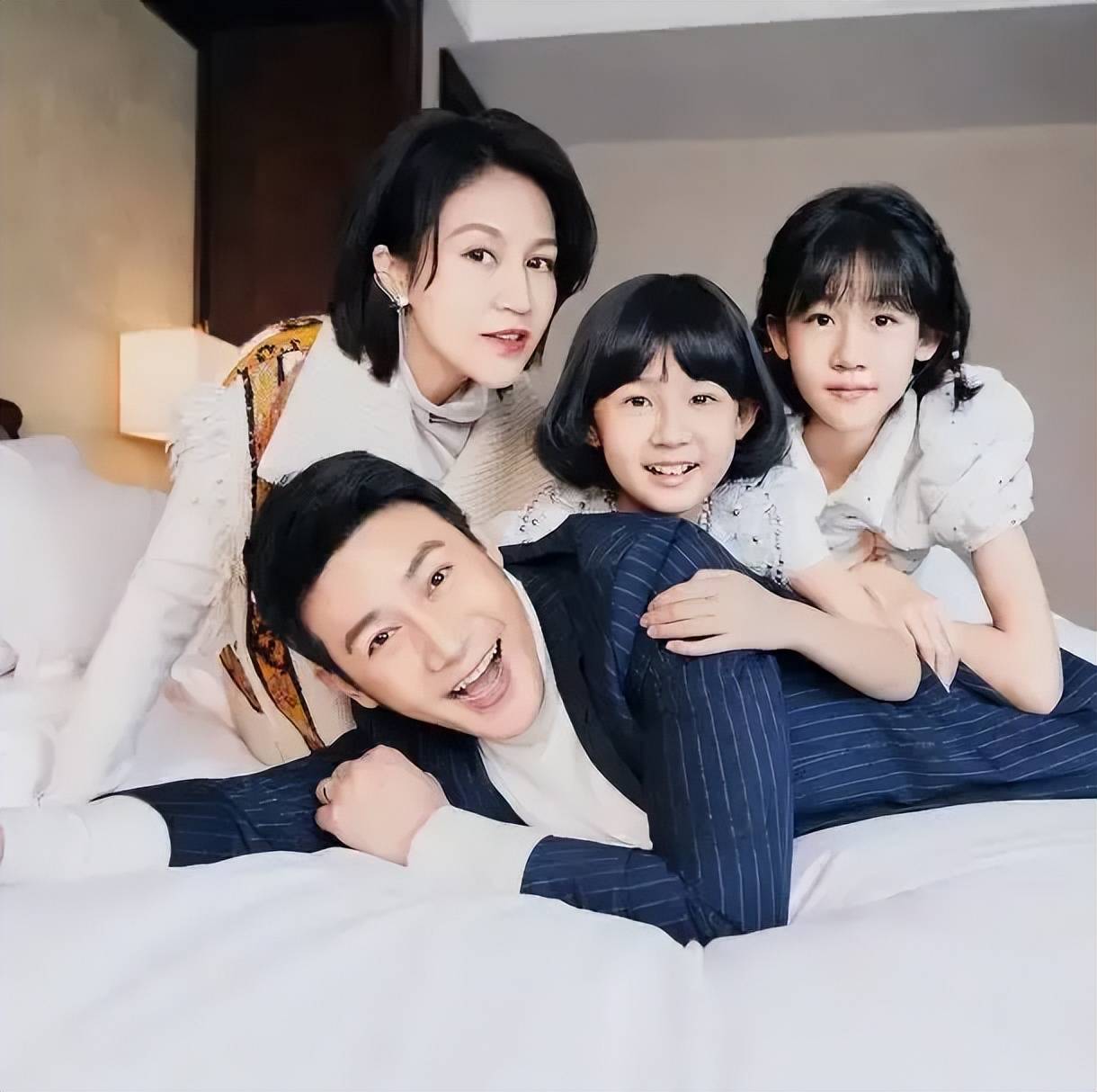 5一路走来,陆毅作品累累.而他最喜欢的,是2002年拍的《花样的年华》