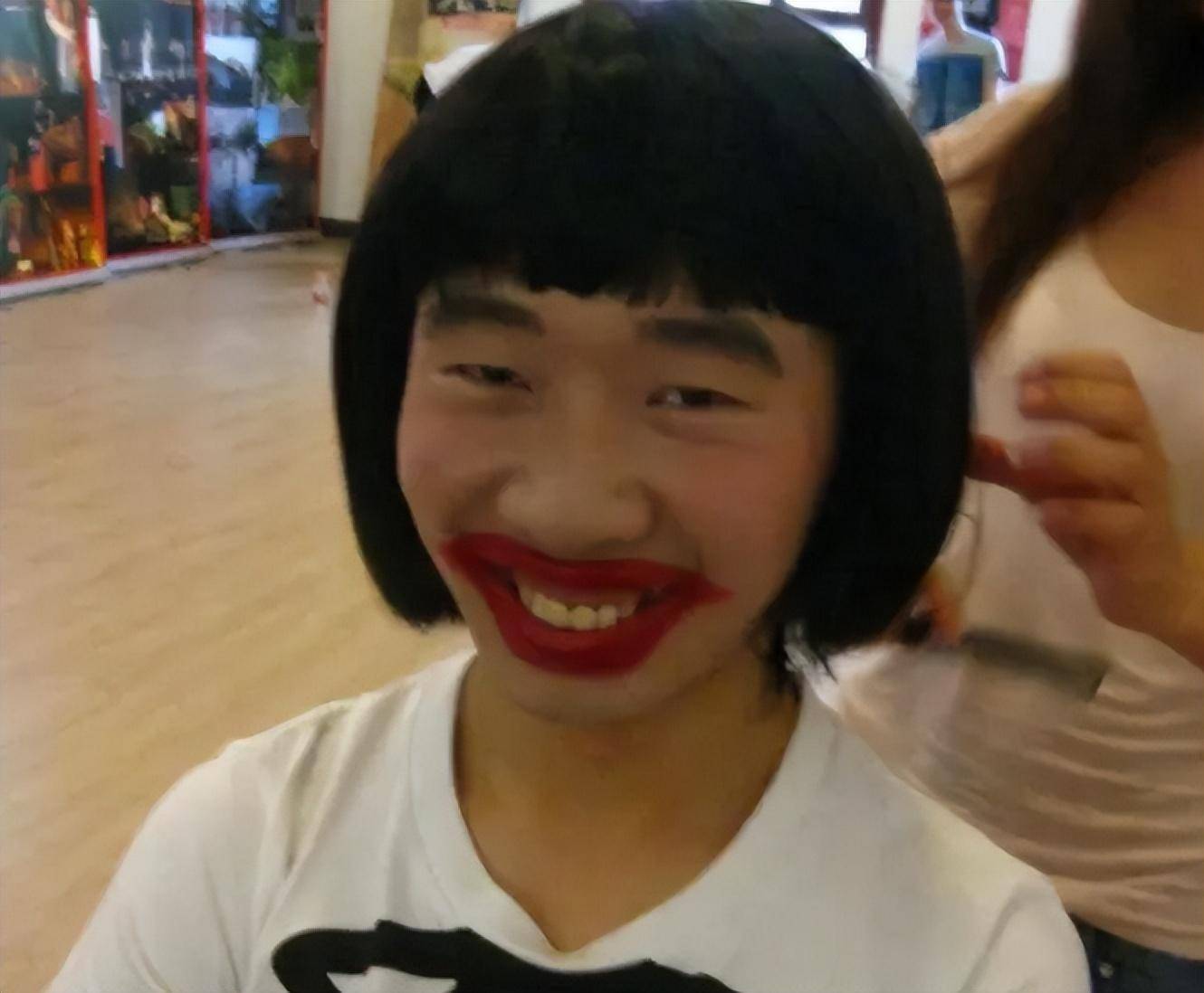 杨迪和女友分手,16年感情终成过去,昔日结婚承诺成笑话