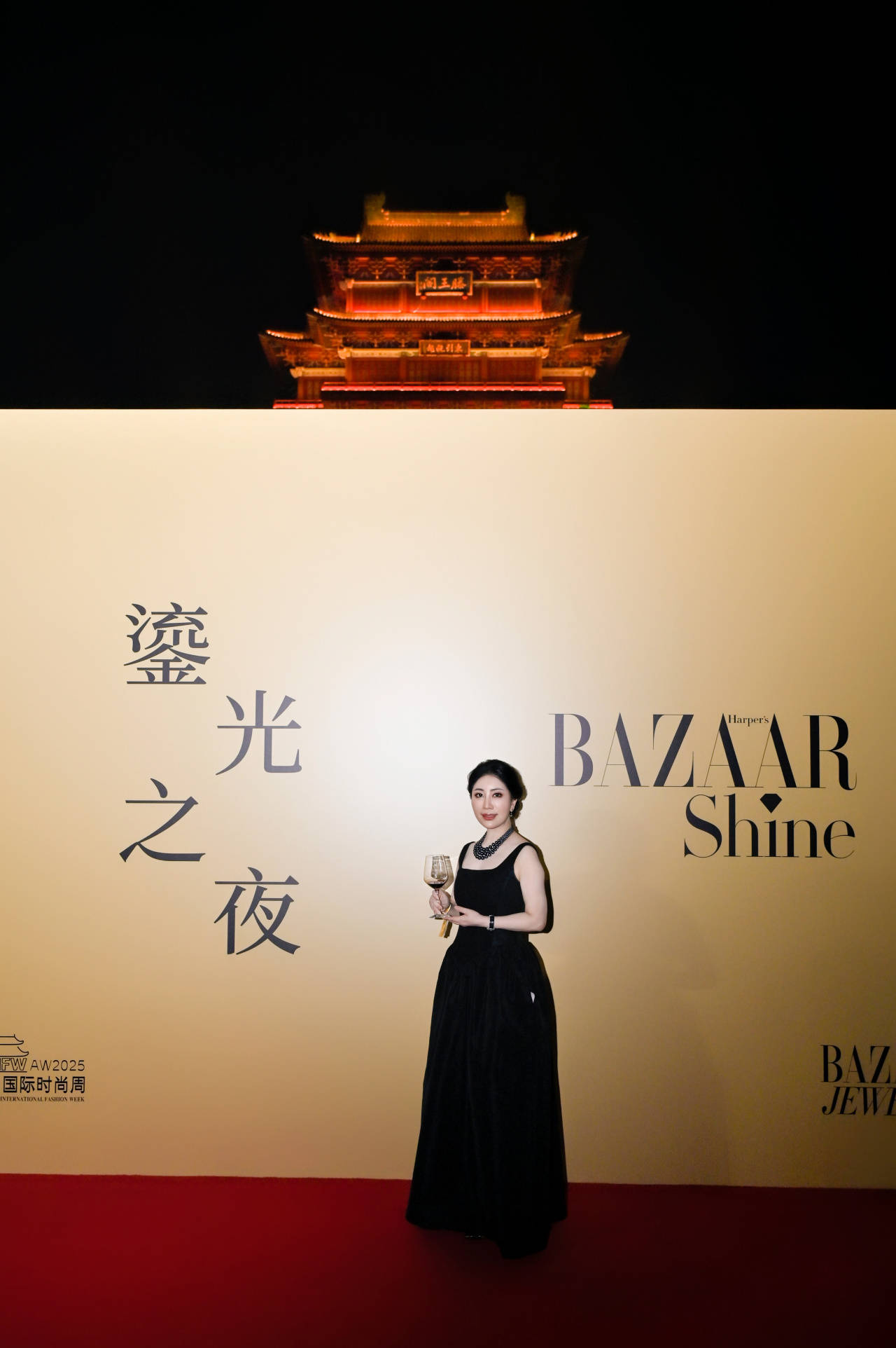 东方心绣脸斌姐惊艳时尚芭莎这状态杀疯了