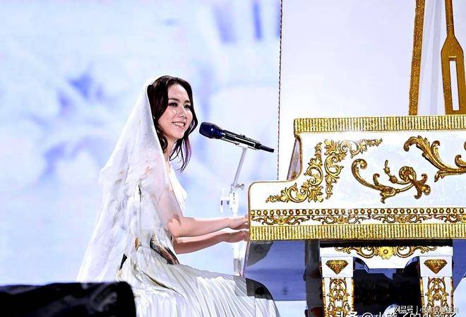 电竞与音乐的完美融合：邓紫棋与英雄联盟S15全球主题曲的碰撞