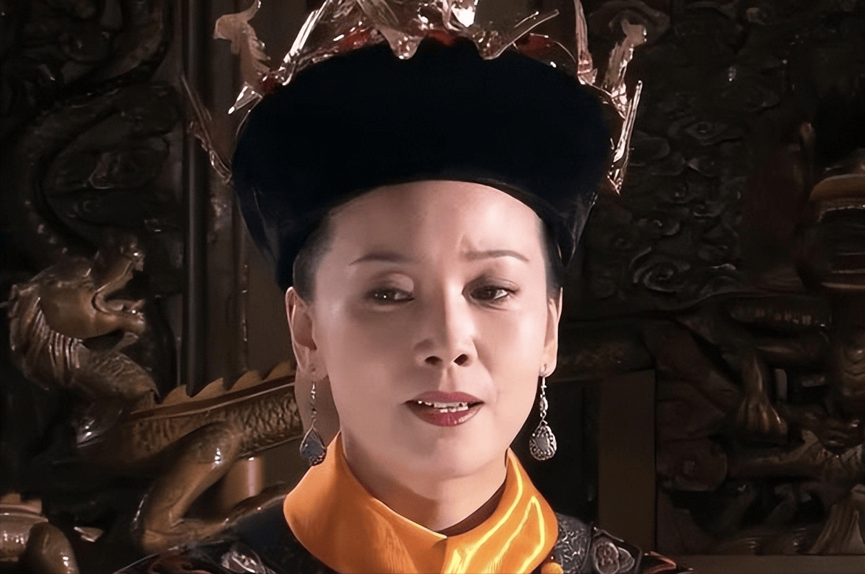 两人到普陀山祈福,69岁赵奎娥打扮朴素,身形臃肿显苍老