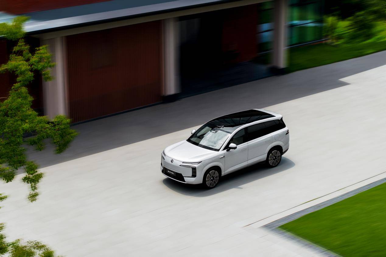 重塑大六座SUV市场新格局，腾势N8L以31.98万起正式开启预售