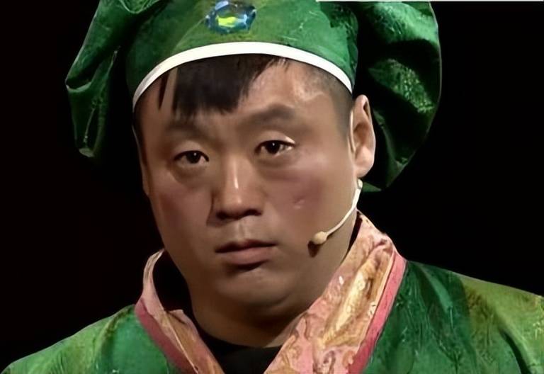 &34听到这话宋晓峰脸上的表情可以说是相当尴尬了,估计恨不得找个地缝