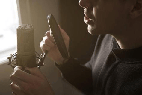 一文搞懂:领夹麦克风是干嘛的,为什么做视频和直播都在用?