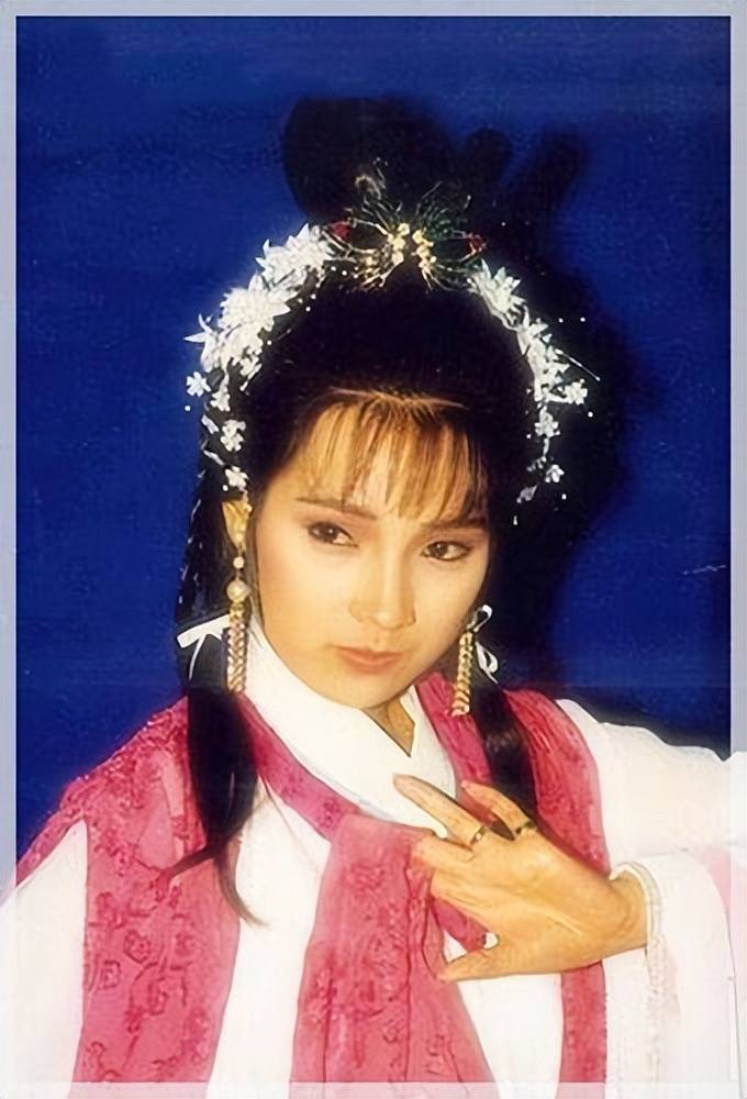 62岁戚美珍,与苗侨伟恩爱34年,嫁对了人到底有多幸福