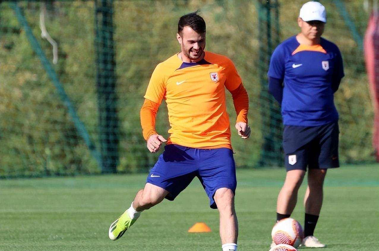 瓦科泰山队续约谈判_瓦科留队意愿分析_鲁媒：对于瓦科而言，泰山队开出的条件仍然具备极高的吸引力