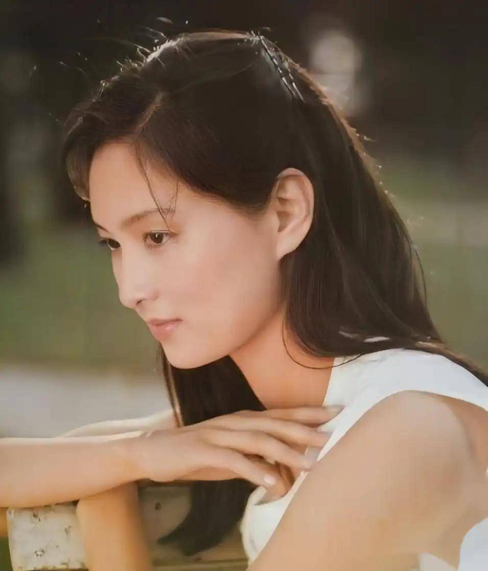…殷亭如的故事令人深受触动,她不仅是一位出色的演员