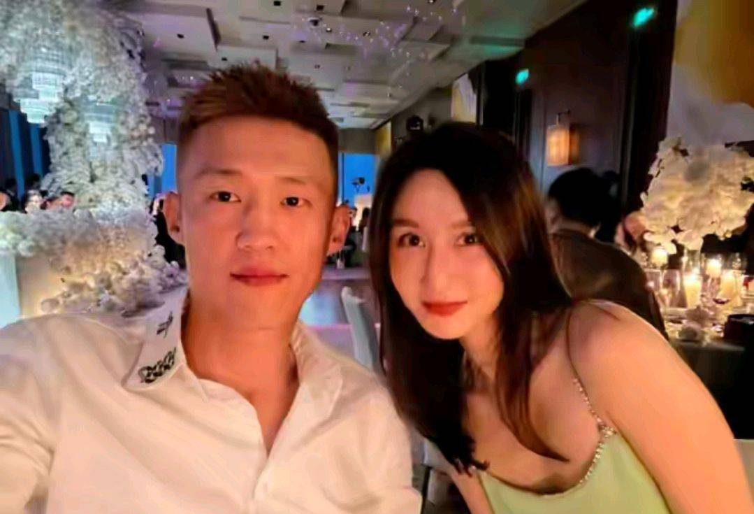 17岁恋爱,至今恩爱,妻子颜值身材兼备,令人羡慕