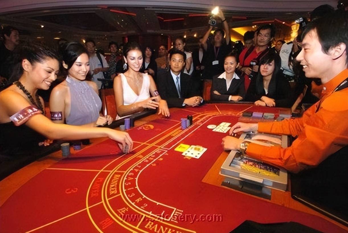 荷官也分三六九等,澳门低阶荷官每月赚万把块,重要收入靠打赏