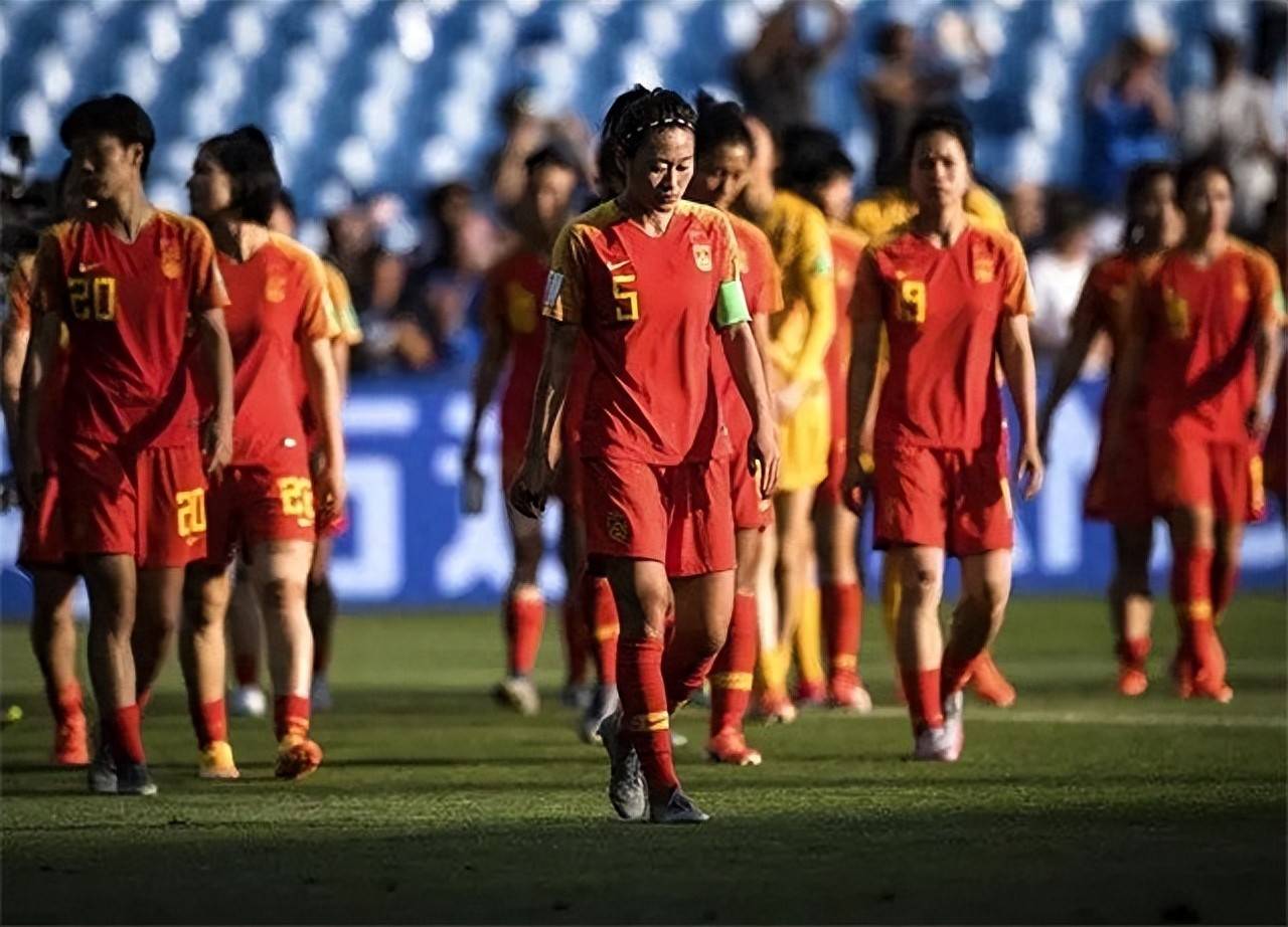 中国女足是如何被贾秀全一手毁掉的?被摒弃的门将,却成为门神