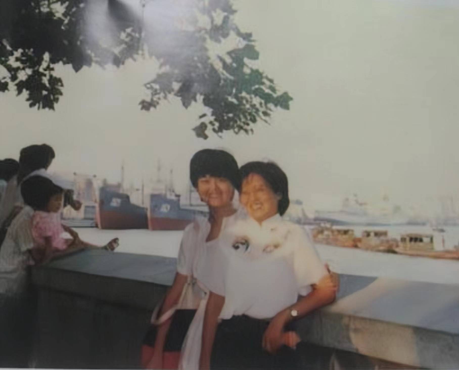 1996年著名女作家惨死家中,女儿回国奔丧,一句话让警方锁定凶手