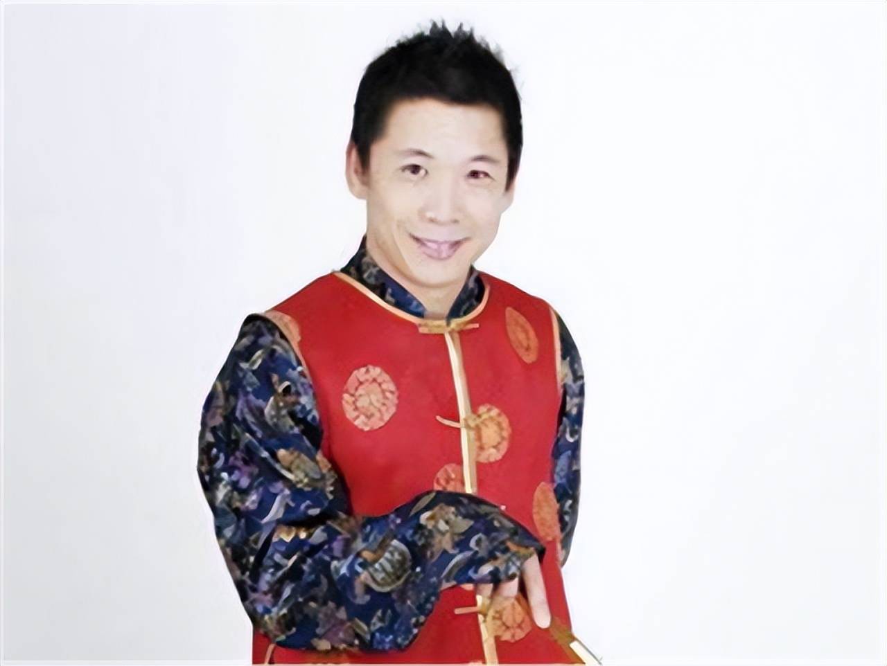 "放驴小子"于小飞:当红时转经商,娶小23岁娇妻,落魄后卖内衣