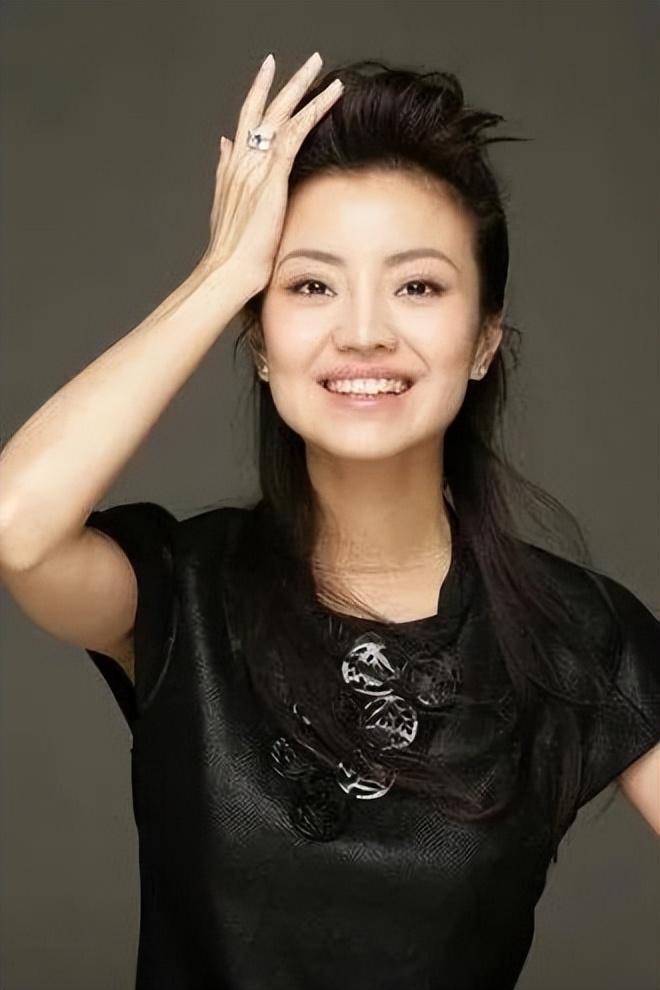 知名主持人涂经纬离开主持岗位后,成为了一名带货主播