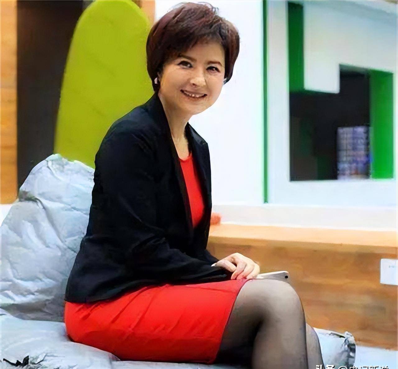 央视著名主持人张泉灵:嫁大丈夫,最红时辞职,现在过得怎么样?