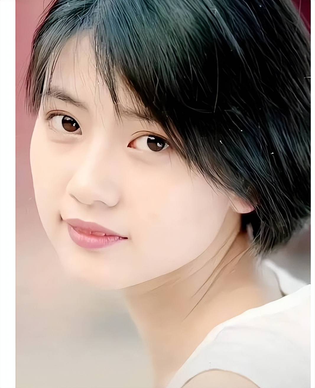 高圆圆"高中旧照"被曝出,班主任:至少10个班的男生在追她!