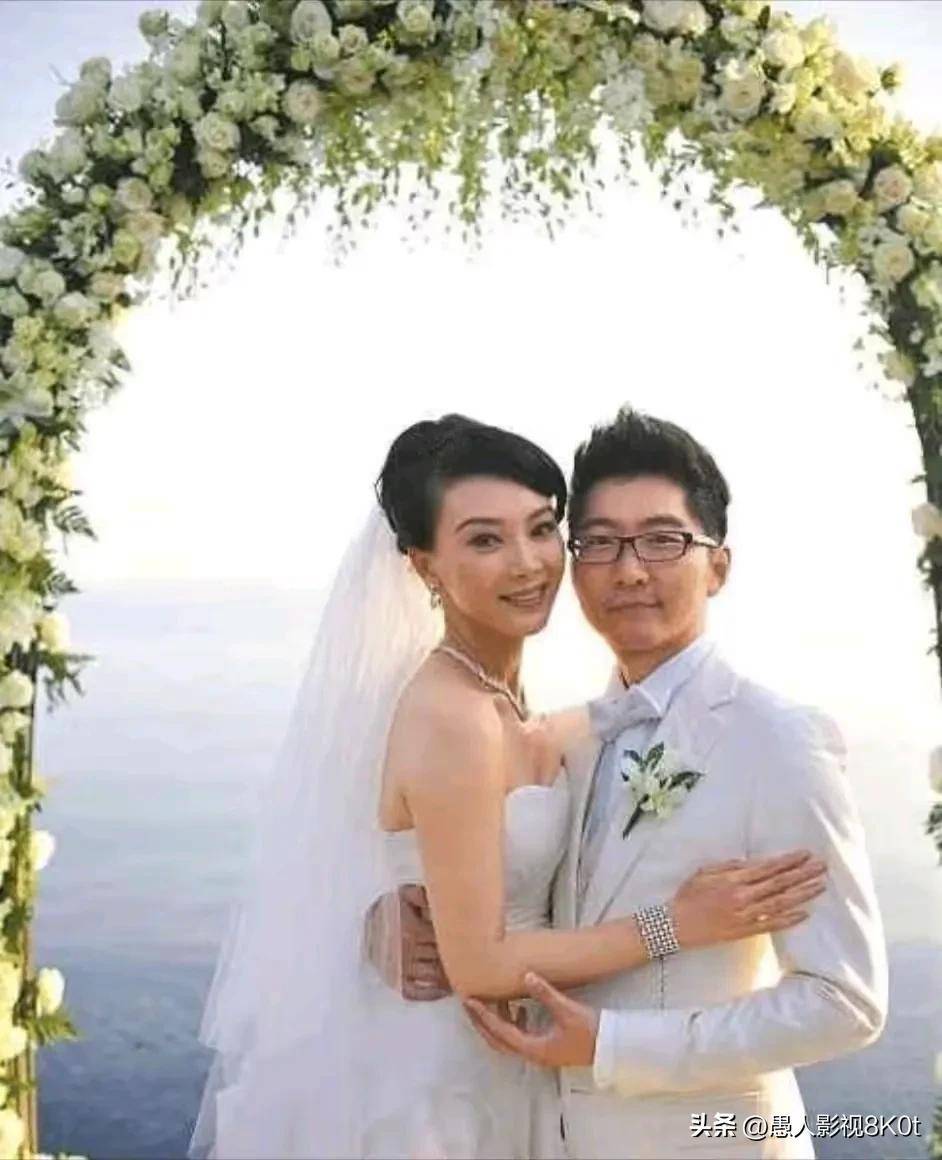 陈数:为继子放弃生育,现在丈夫深夜约会女子,多次被曝不忠诚