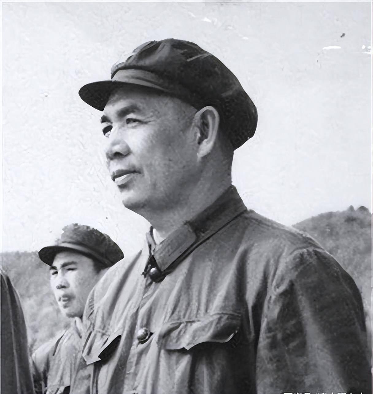 73年丁盛调任南京军区司令员会议上发牢骚我这司令当得窝囊