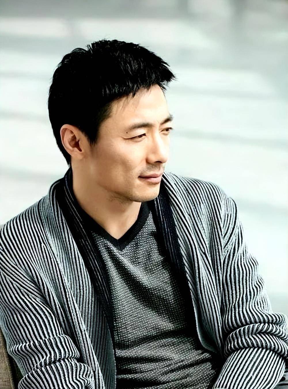 祖峰:我无儿无女,把所有积蓄交给妻子,此生过得自在又幸福