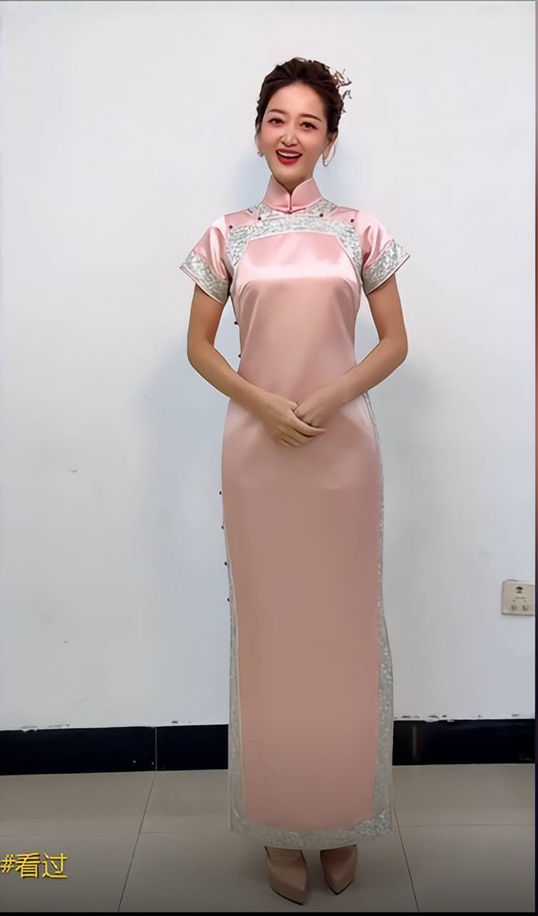 央视美女主持人谢颖颖:47岁依旧知性优雅,丈夫是知名建筑设计师