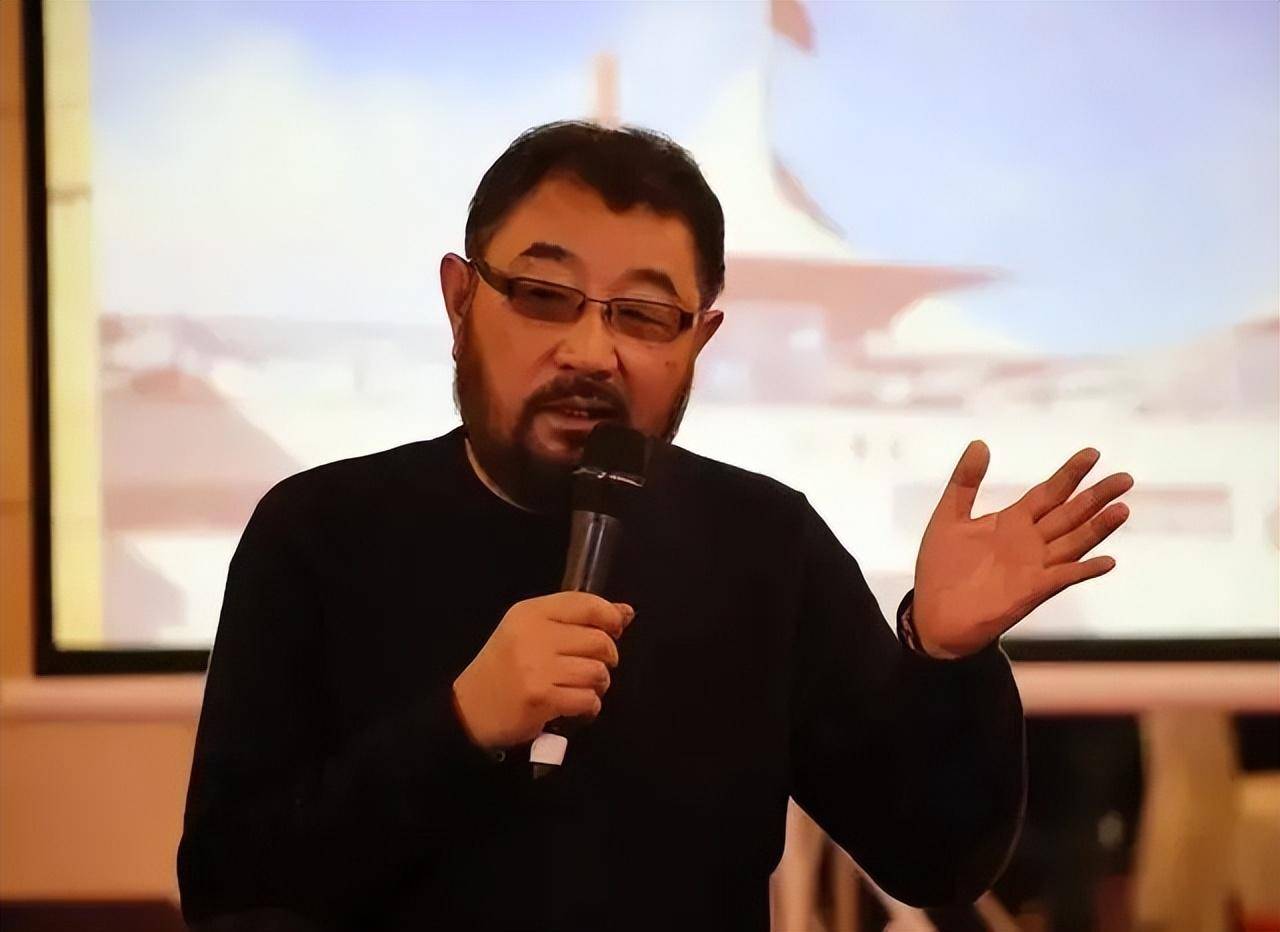 他和潘虹离婚,后来转身爱上小21岁王小丫,米家山现在怎么样了?