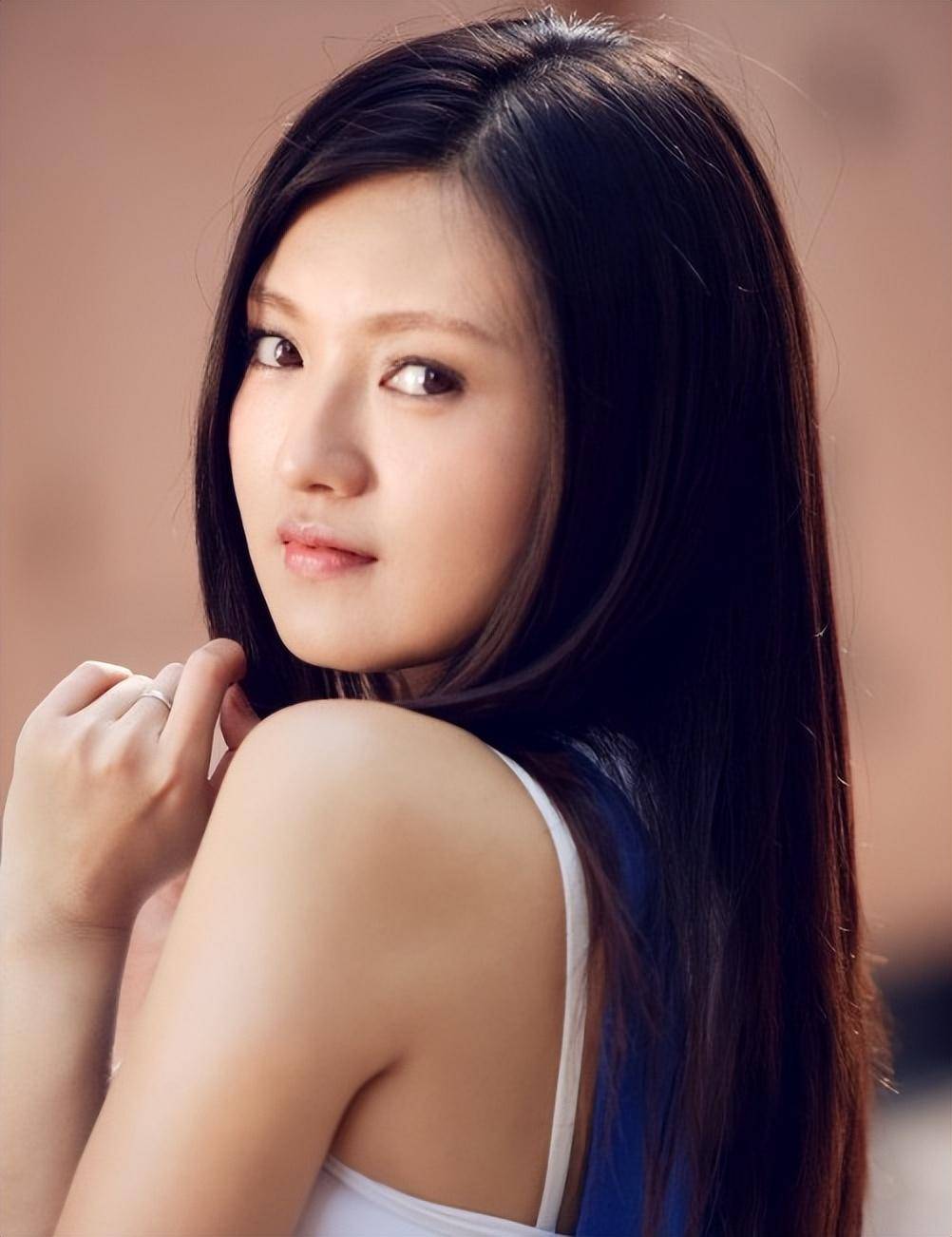 演员傅晶:46岁还能演大学生,多年来低调拍戏,很美可剧本太烂